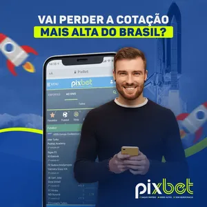 Imagem promocional com homem segurando um celular e descrição das altas cotações do site Pixbet