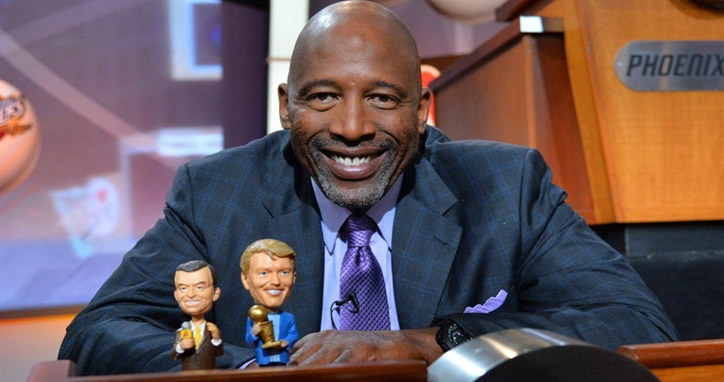 Worthy acredita em time defensivo e Kobe em alto nível