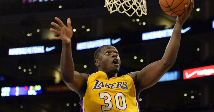 Sem Kobe, mas com Randle, Lakers vence Blazers