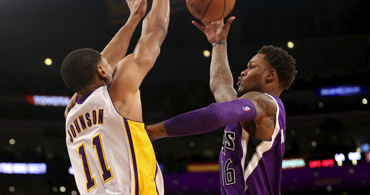 Lakers fecha pré temporada contra o Kings