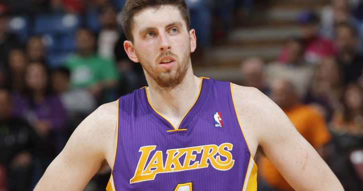 Ryan Kelly sofre lesão