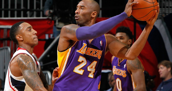 Lakers vence na volta de Young e Kobe bate recorde