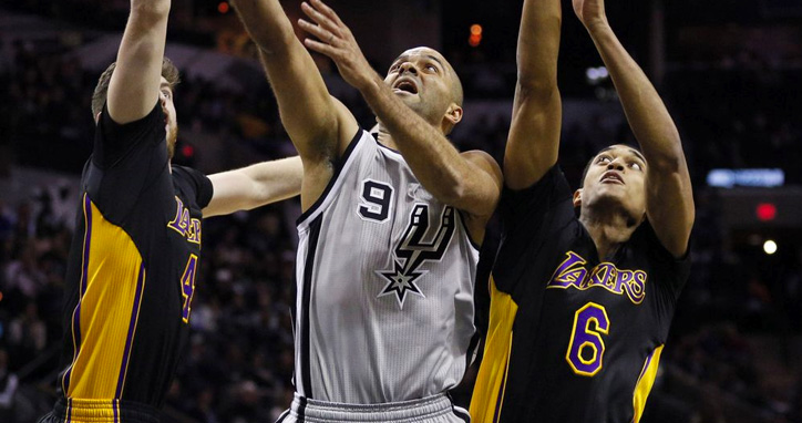 Contra Spurs, Lakers sofre a sétima derrota seguida