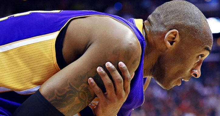 Kobe Bryant vai passar por operação no ombro