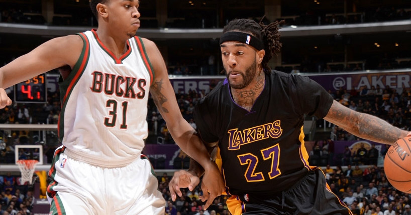 Lakers vence Bucks e chega a terceira vitória seguida