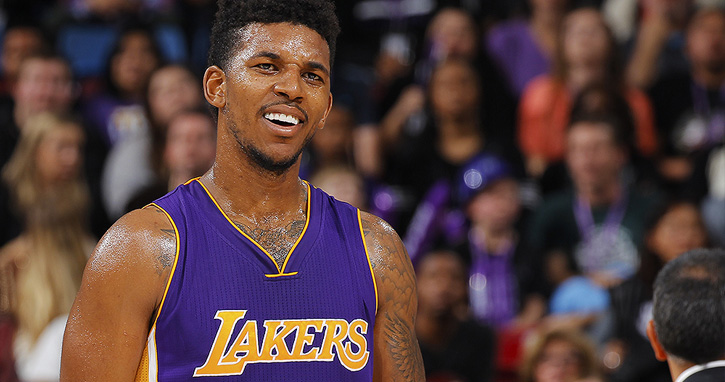 Sem Hill mas com Young de volta, Lakers visita Bucks