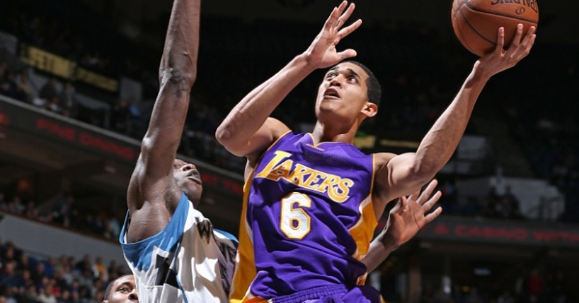 Clarkson lidera time na vitória contra o Wolves