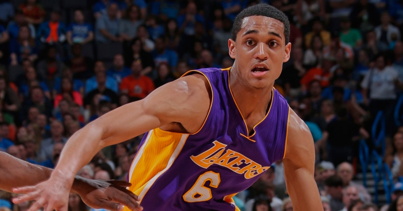 Clarkson marca 30 mas Lakers perde mais uma