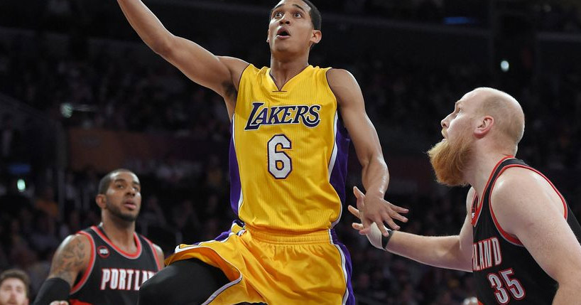 Lakers é derrotado em grande noite de Clarkson