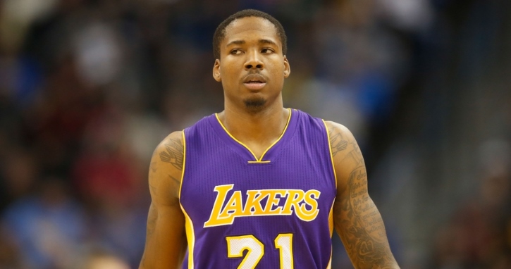 Ed Davis se torna agente livre