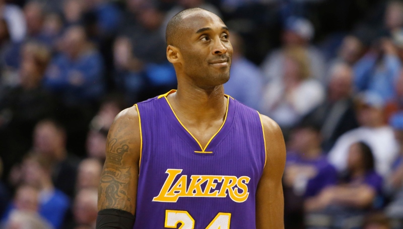 Kobe arremessa pela primeira vez após cirurgia