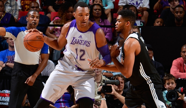 Lakers assina com Robert Upshaw