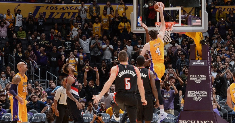 Kelly garante vitória com enterrada no fim