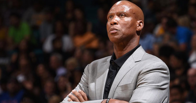 O Lakers precisa demitir Byron Scott imediatamente