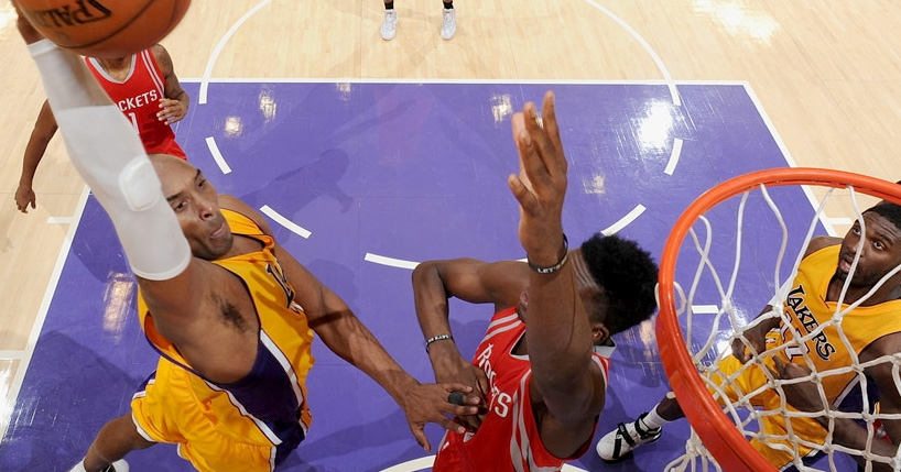 Kobe Bryant enterra em Clint Capela