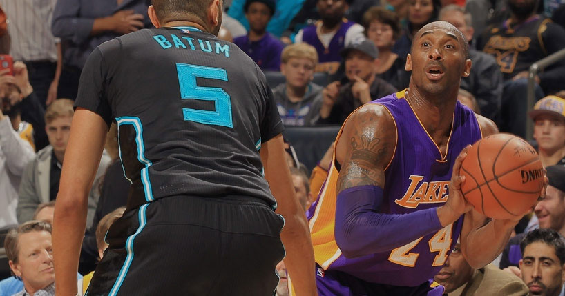 Lakers vai mal no fim e sofre nova derrota
