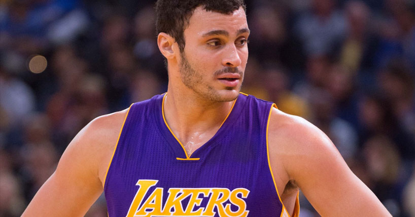 Kobe desafia Nance: Enterre pra cima do Howard