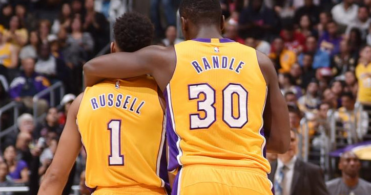 Russell e Randle deixam Scott sem escolha