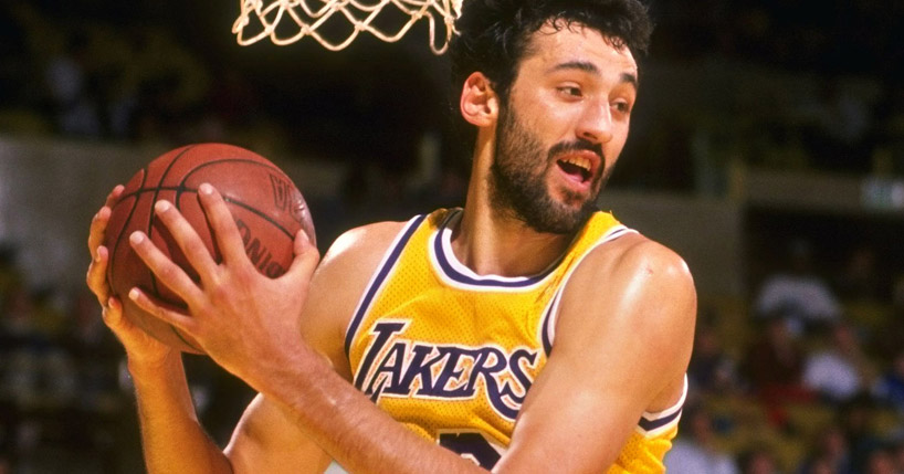 Divac pensou em se aposentar ao saber de troca por Kobe