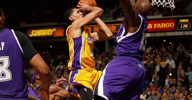 Lakers reage mas não supera Kings em Sacramento