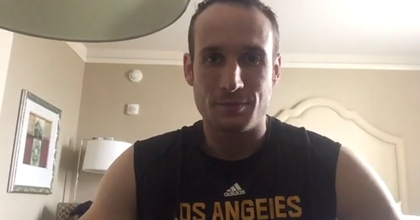 Marcelinho Huertas faz homenagem a Kobe Bryant