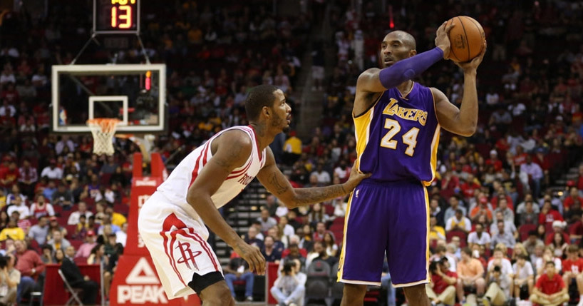Kobe brilha, mas Lakers perde para Rockets