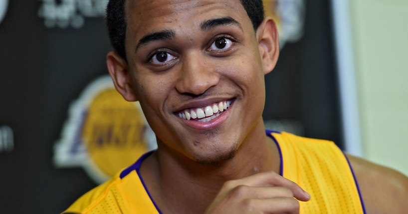 Jordan Clarkson oficializa seu novo contrato no Lakers