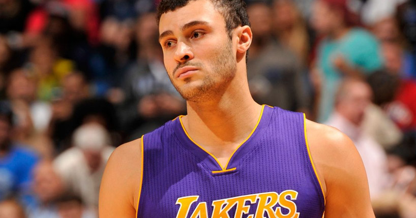 Larry Nance Jr. sofre fratura na mão