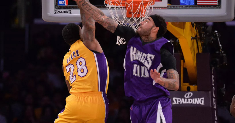 Tarik Black lidera Lakers na vitória contra o Kings
