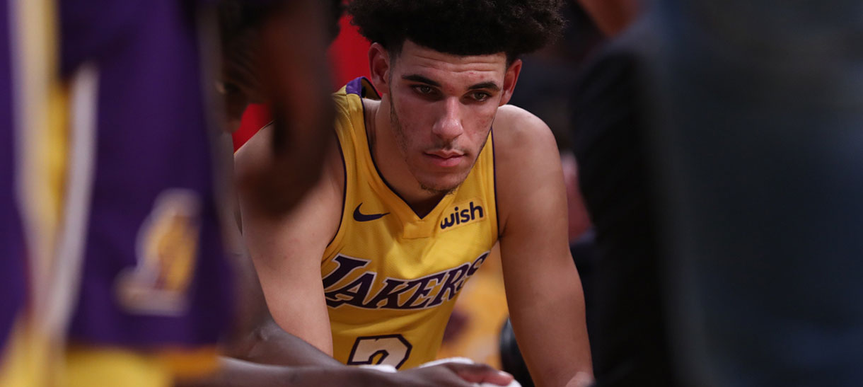 Lakers sai vaiado do Staples Center em derrota para o Clippers