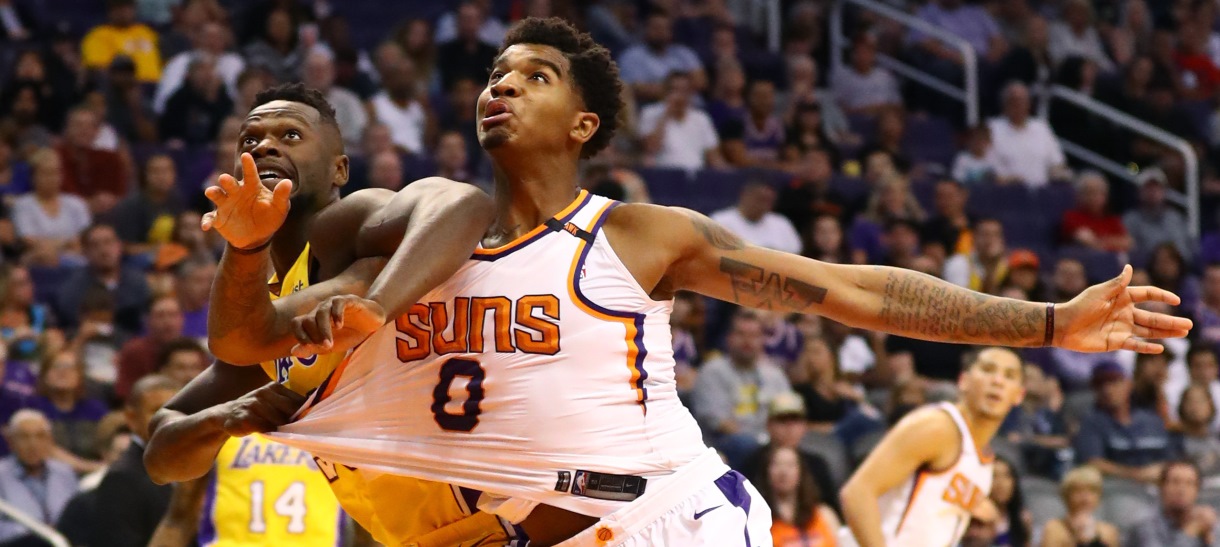 Lakers segura Suns e encerra viagem com vitória