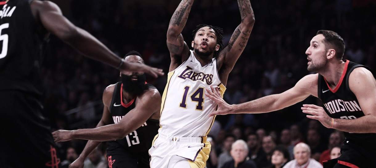 Lakers vai mal e perde para Rockets em Los Angeles