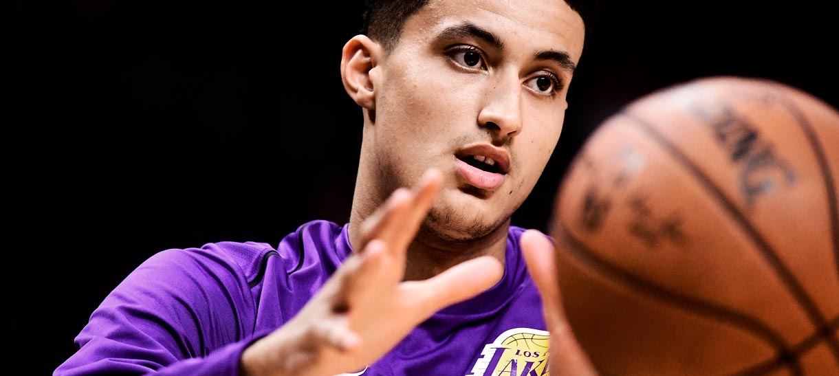 Desfalcado, Lakers enfrenta o Thunder fora de casa