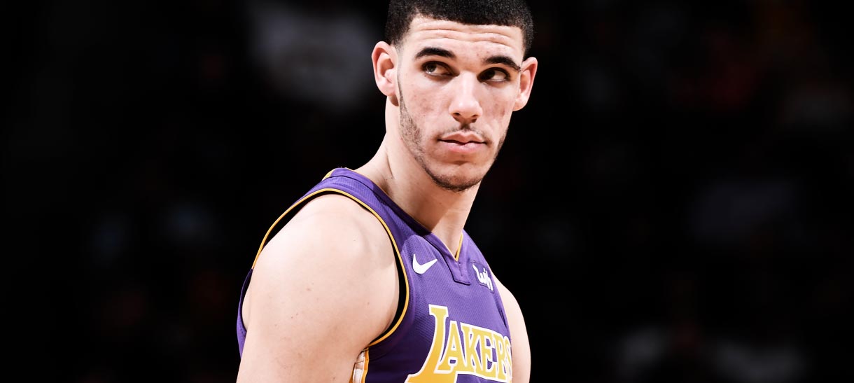 De volta a Los Angeles, Lonzo Ball segue fora do time