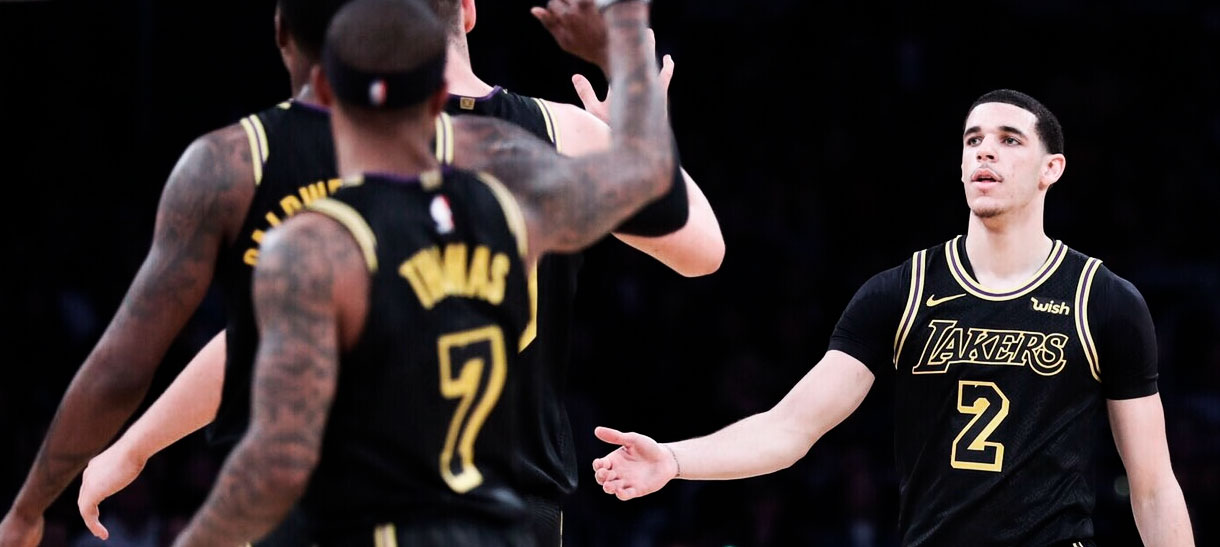 Na volta de Lonzo, Randle faz triplo-duplo e Lakers vence