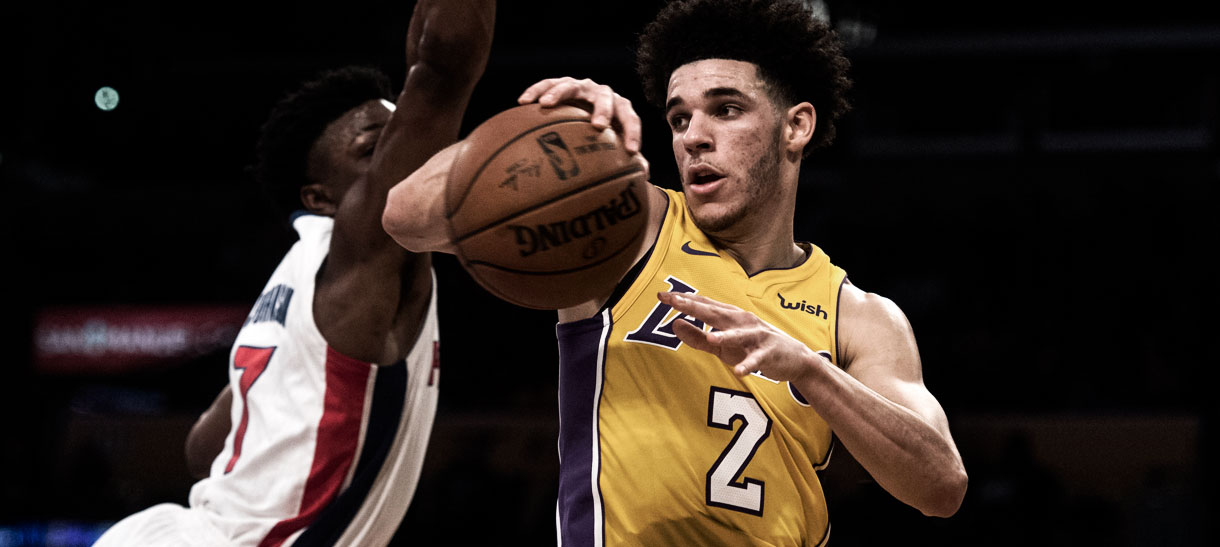 Há poucos jogos do final da temporada, Lakers visita Pistons