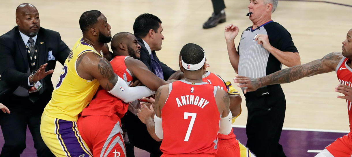 Em jogo quente, Lakers perde para o Rockets