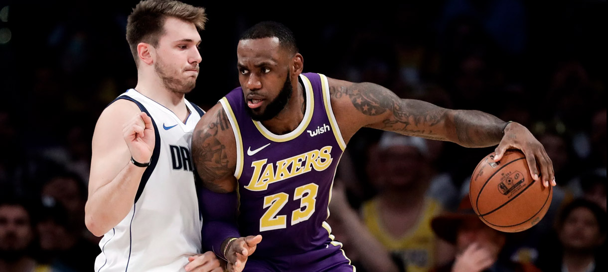 Lakers vence o Mavs com aperto no Staples Center