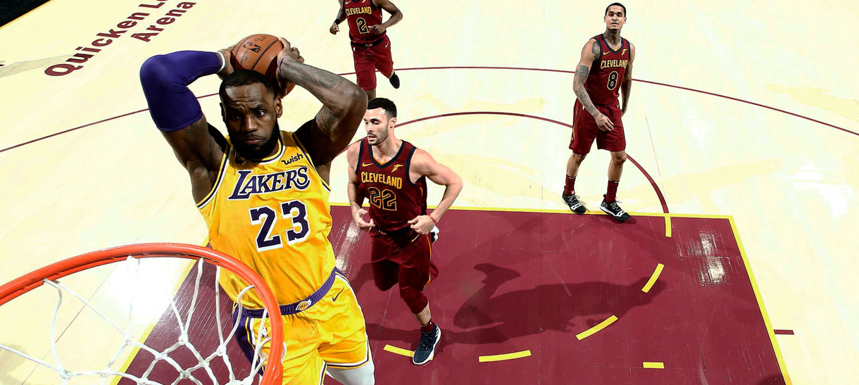 Muito mais que basquete! LeBron é ovacionado e Lakers vence Cavs