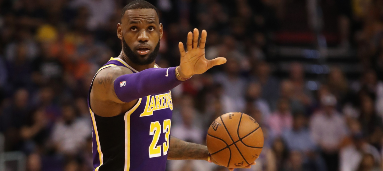 Lakers recebe o Raptors em busca da terceira vitória seguida