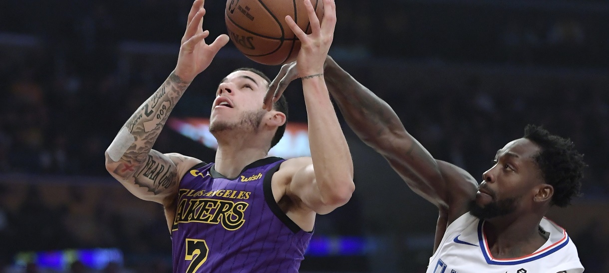 Após terceiro quarto vergonhoso, Lakers perde para o Clippers