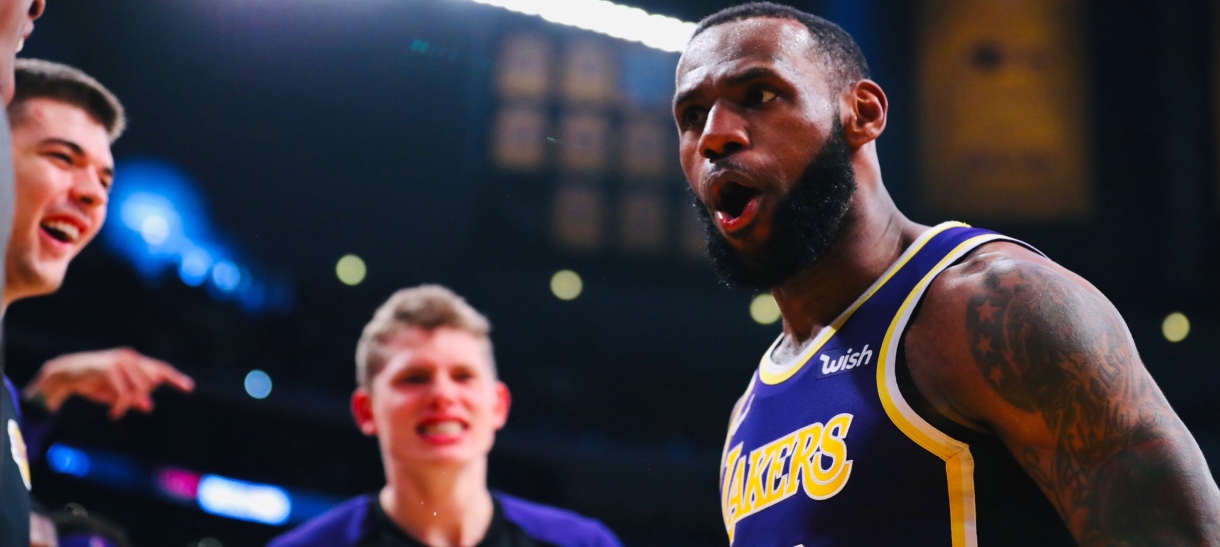Com show de LeBron no último quarto, Lakers vence Spurs