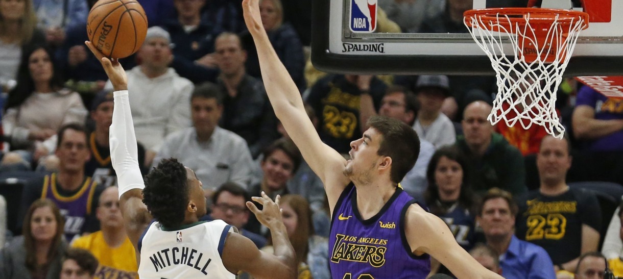 Lakers se perde no ataque e cai para Jazz em Utah
