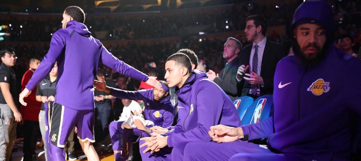 Brigando na tabela, Lakers recebe segundo pior time do Leste