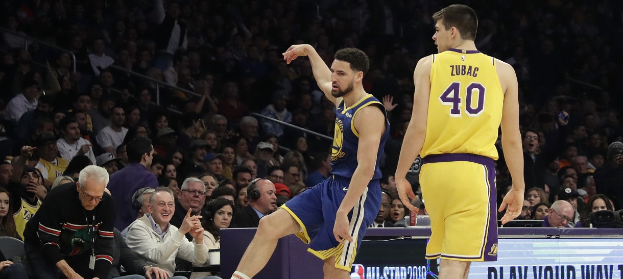 Lakers cai para o Warriors em noite inspirada de Klay Thompson