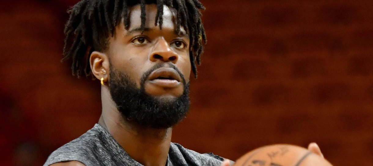 Lakers adquire Reggie Bullock em troca