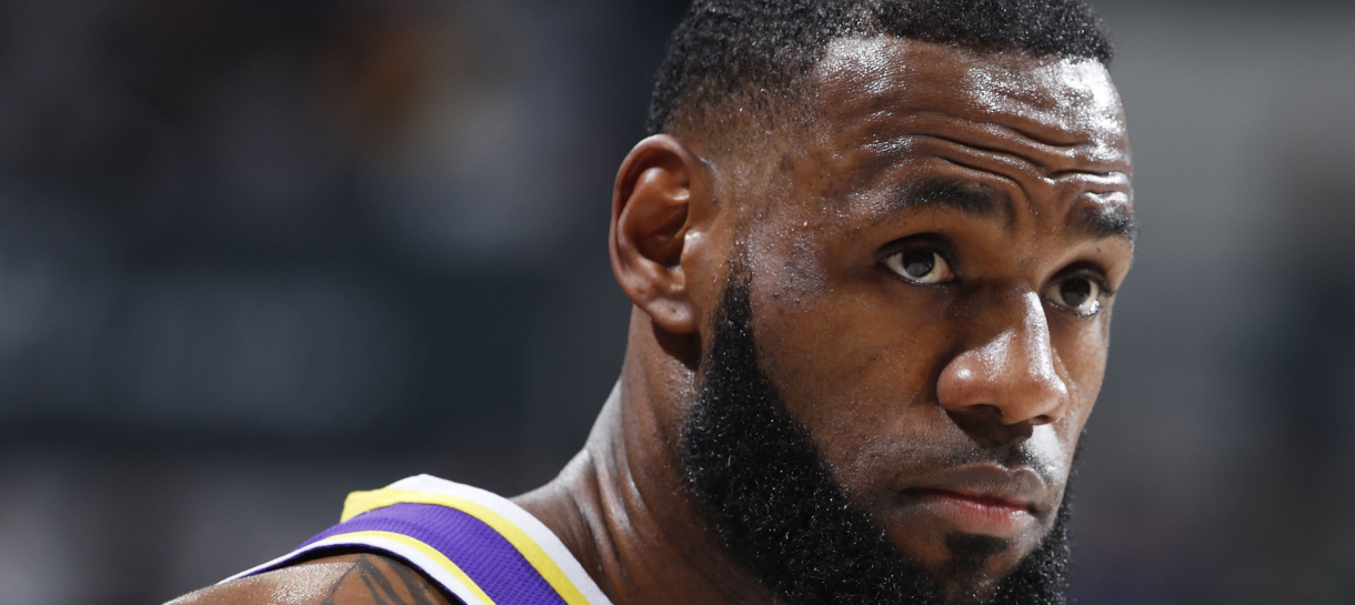 Lakers não consegue impor jogo e perde para o Pelicans