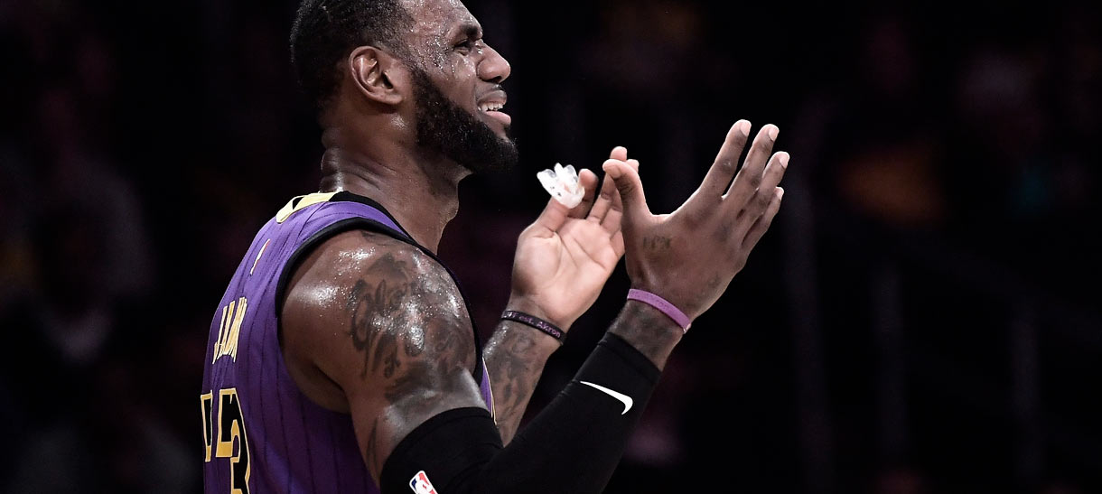 Lakers é derrotado e está oficialmente fora dos playoffs