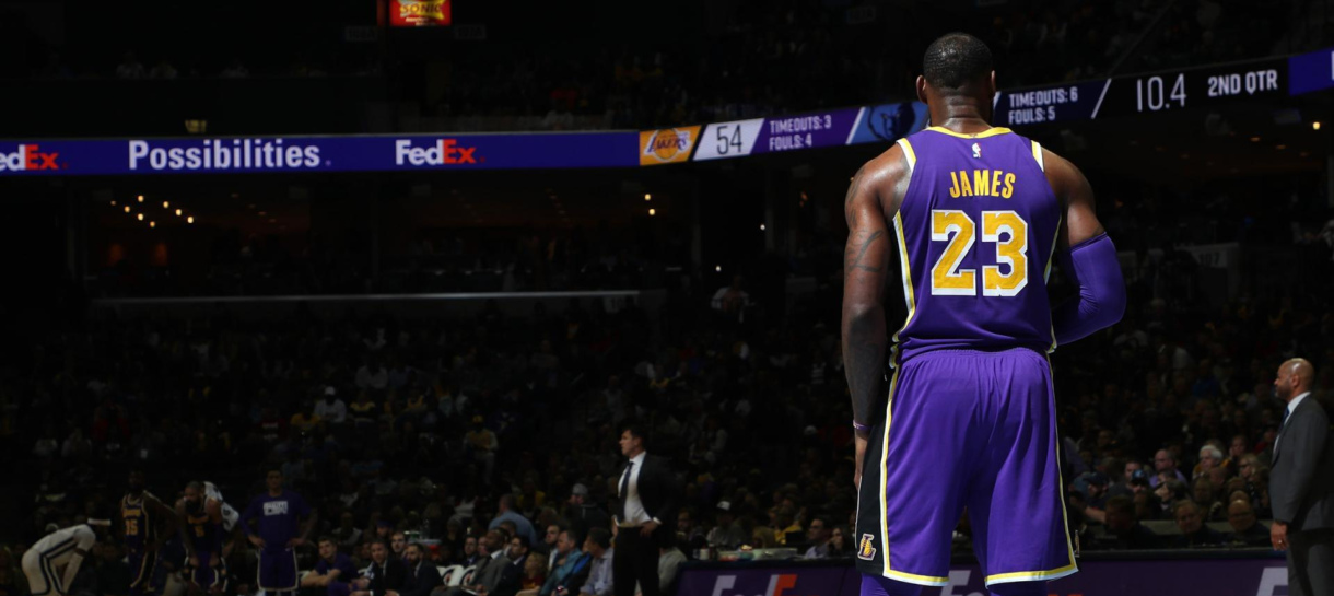 Lakers coloca LeBron James em restrição de minutos