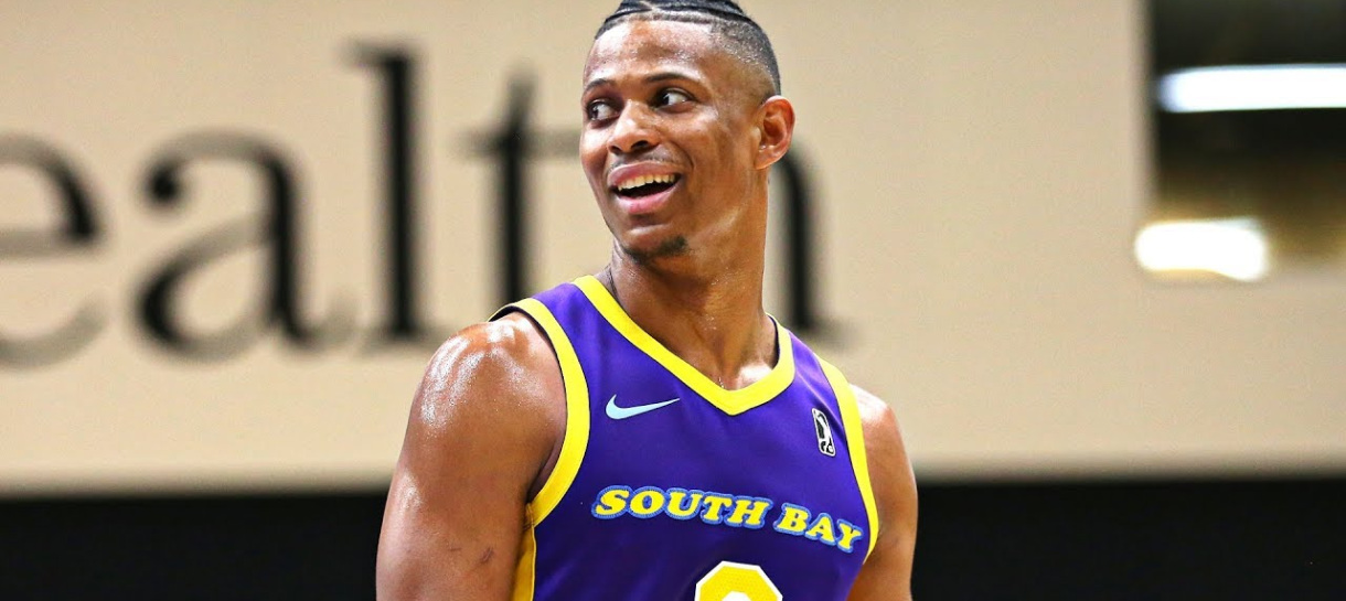 Brasileiro Scott Machado se junta ao time principal do Lakers